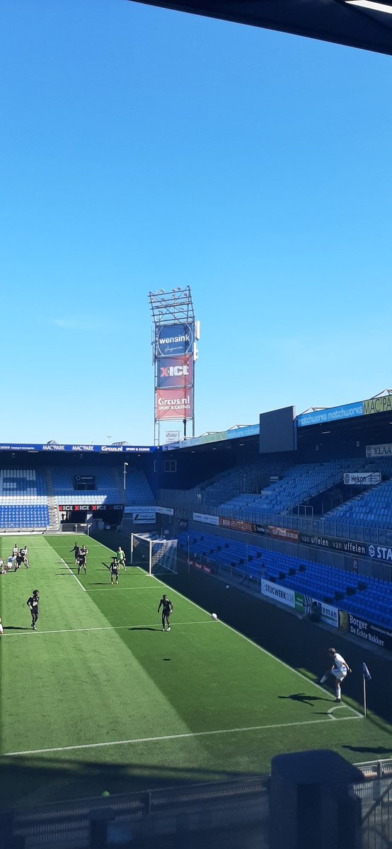 Riemenserik's tweet photo. Wissels en reserves van @PECZwolle speelden vanmiddag een besloten oefenduel tegen @SCCambuurLwd. Na een teamactiviteit morgen, heeft de selectie de rest van de week vrij.
Eindstand 0-3 (0-1)
34. 0-1 Michael Breij
64. 0-2 Milan Smit
83. 0-3 Matthias Narty
#peccam https://t.co/zzlRcZ13Ee