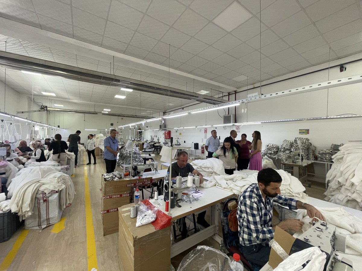 Van’da tekstil sektöründe Van’ın bir markası olan EGE Örgü Gurubu’na iade-i  ziyarette bulunduk. Başarı dileklerimizi ilettik, bizleri karşılayan grup yetkilisi Sn. Zonan Adıyaman hanımefendiye teşekkür ediyor, tüm ekibe başarılar diliyoruz..