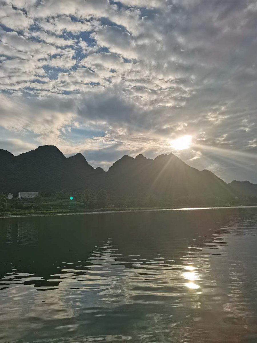 Gf1331691's tweet photo. 落日余晖 https://t.co/UBaGizzjIU