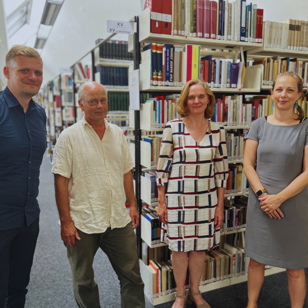 LeibnizGWZO's tweet photo. Ende August besuchte uns Anne Lipp, die neue Direktorin @ubleipzig. Sie informierte sich über die Geschichte des #GWZO, unsere Forschungsschwerpunkte und Bibliotheksbestände sowie die bisherige und künftig mögliche Zusammenarbeit. Wir streben an, weiterhin eng zu kooperieren. https://t.co/tb06pyzuej