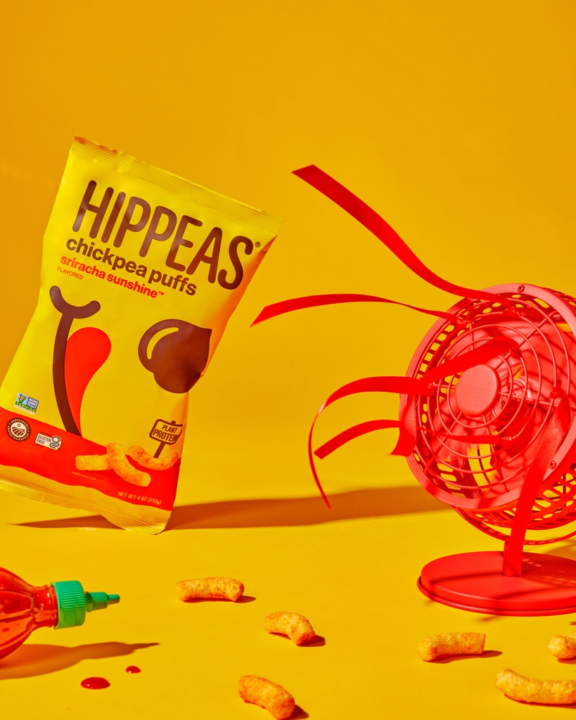 hippeas_snacks's tweet photo. The love for #Sriracha Sunshine #Puffs is real, but so is the need for a fan to keep things chill! 🔥
✔️Vegan
✔️Gluten Free
✔️Totally Delicious
#hippeas #vegansnacks #sriracha #chickpeas https://t.co/RIo9umGAh5
