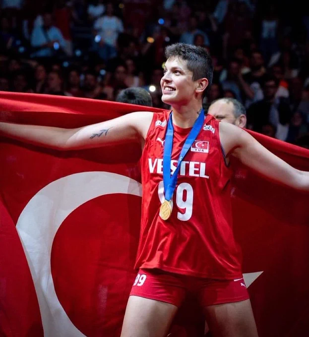 TC_MKemal's tweet photo. Yobazlar, Ebrar Karakurt'un bu fotoğrafından çok rahatsız oluyorlarmış.  

O zaman elimizden geldiğince paylaşalım ve  görmeyen yobaz kalmasın. https://t.co/Z9O5joWD0K