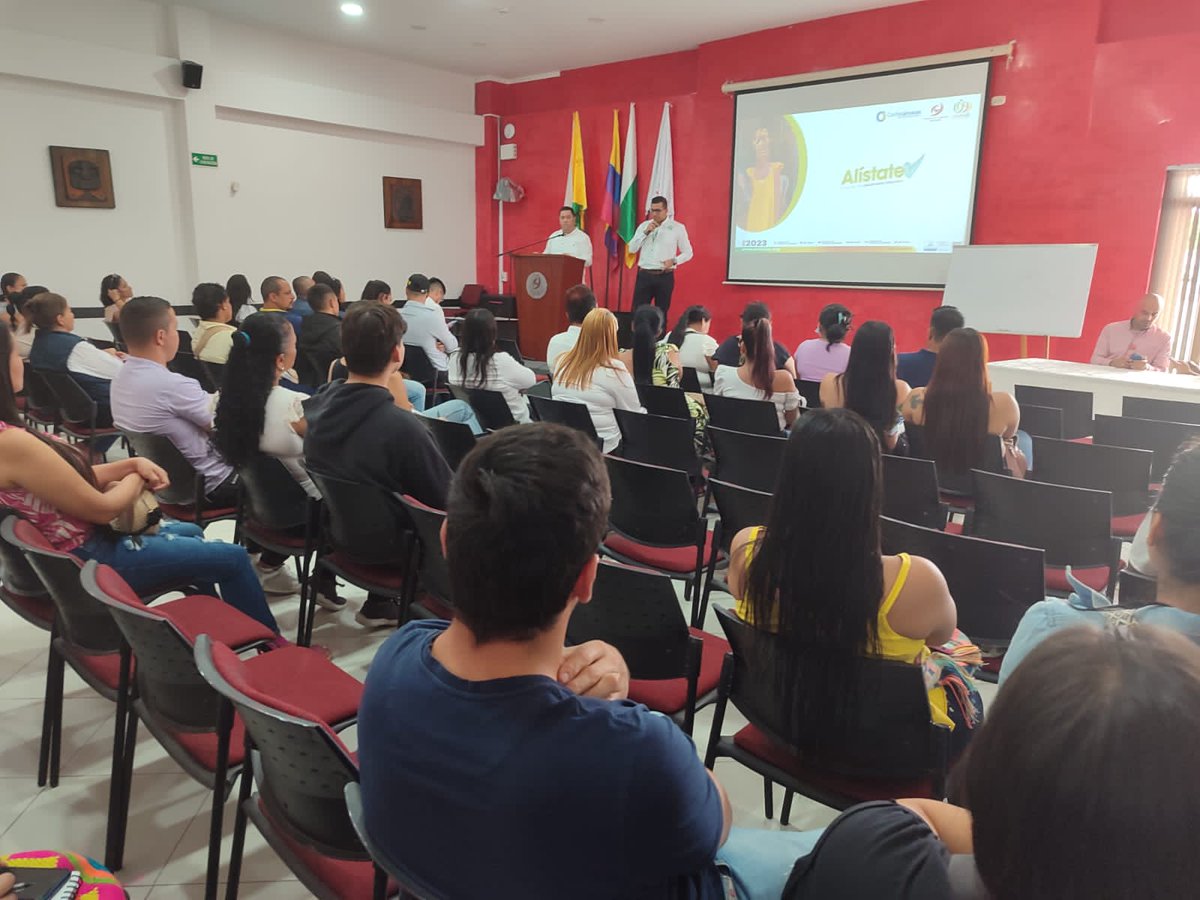 24carlosjimenez's tweet photo. #aestahora El centro Agroempresarial y Desarrollo Pecuario del Huila, acompañamos a la @CCHuila en el lanzamiento de la estrategia #alistate y #transformate en trabajo articulado con el #Sena Garzón dando a conocer la estrategia #FullPolupar. @SENAComunica @senahuila https://t.co/t7zfhXak5f