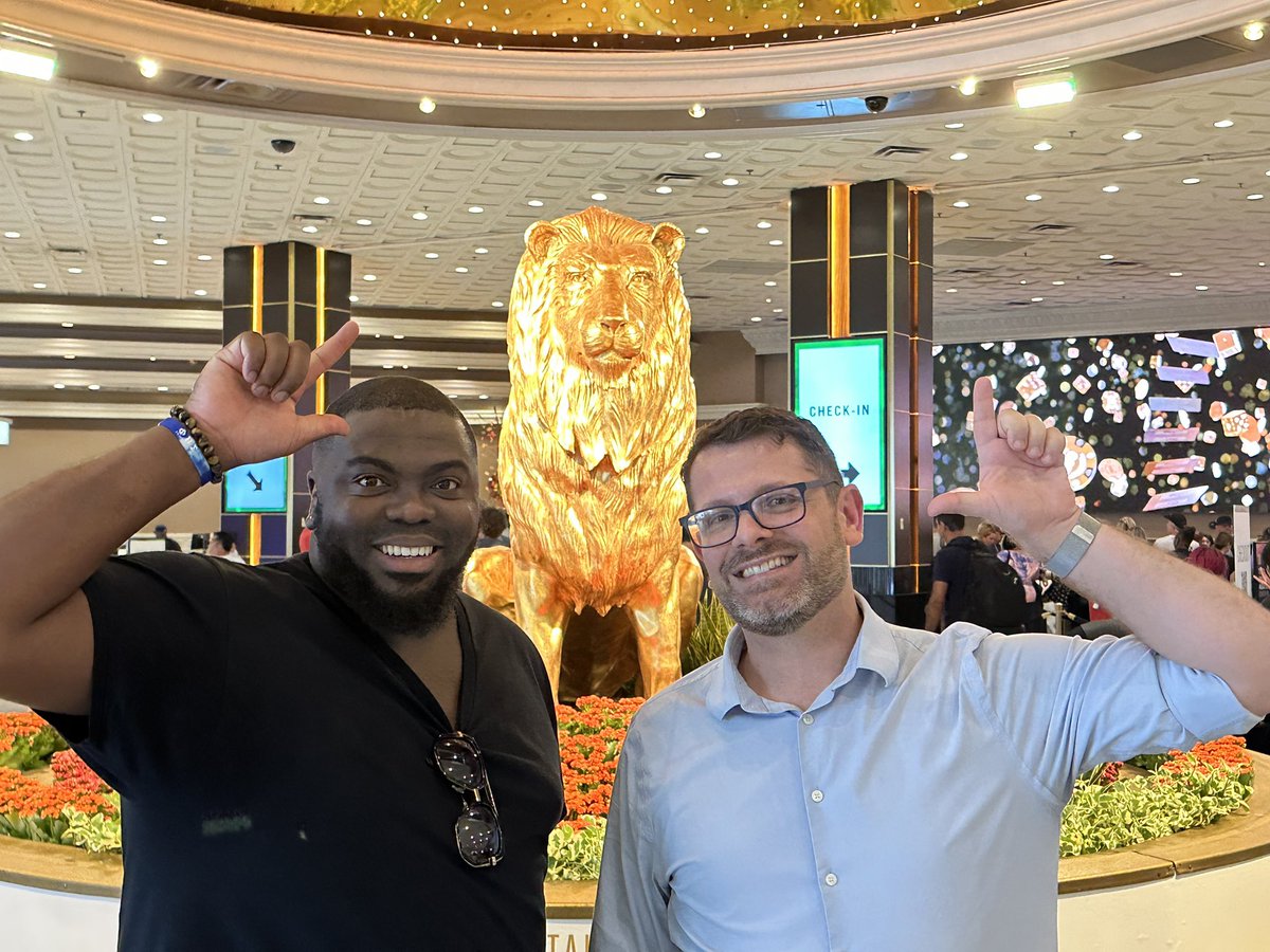 MusDocJW's tweet photo. A special #LionUp Tuesday from me and @Dr_jparker https://t.co/TvjcFOKY1P