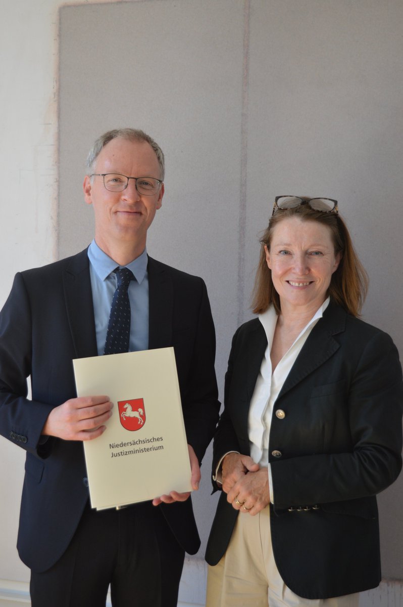 Jörg Sprenger zum Vorsitzenden Richter am Oberlandesgericht Oldenburg und Leiter des Ambulanten Justizsozialdienstes Niedersachen ernannt. Mehr Informationen unter: …desgericht-oldenburg.niedersachsen.de/startseite/akt…