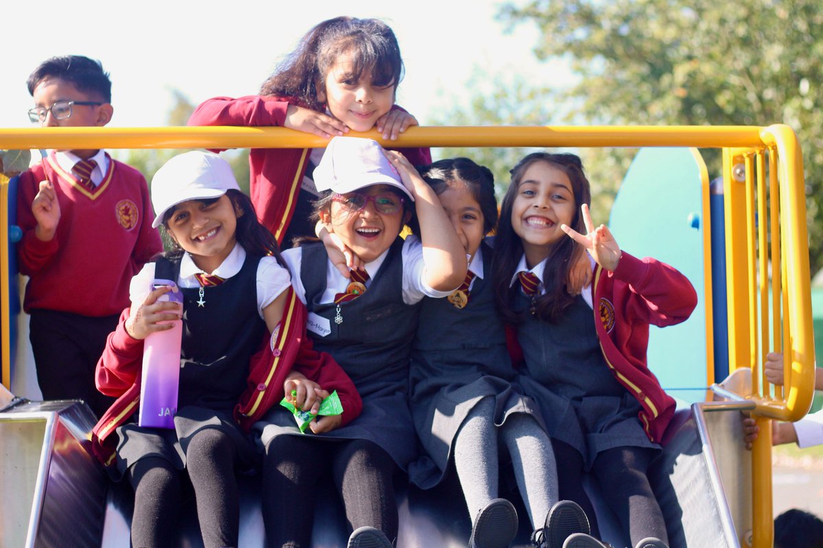 BelgraveAcademy's tweet photo. 🥰 FIRST DAY SMILES 🥰

Welcome back, Belgrave! 👋 

Click for more smiles: https://t.co/QdDwfQ1Ski 📸 

@StBartsTrust https://t.co/0b1pIL6Fc7