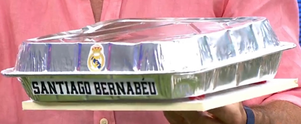 NyMarky's tweet photo. @tatianotzin 2 de santiago bernabeu para llevar! 🙋🏼‍♂️ https://t.co/n3JE2e5PaF