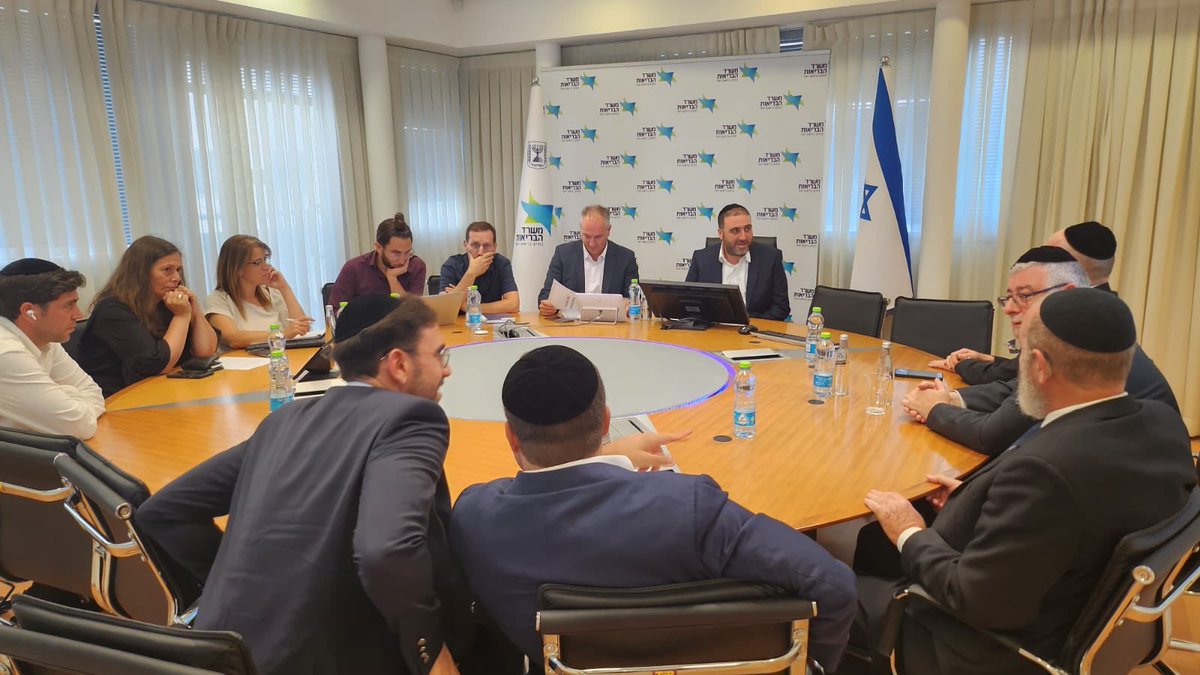 ChiefRabbiPG's tweet photo. The leadership of the CER had a good meeting with Israel’s Interior Minister Moshe Arbel, with the heads of the Population Registry and senior staff, discussing ways to facilitate the process of repatriation of Jews from Europe, Ukraine and Russia and especially, Jewish converts. https://t.co/bGP4NNoCRl