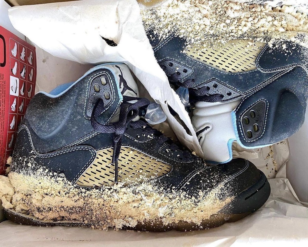 ComplexSneakers's tweet photo. Wear your shoes 😭 https://t.co/7WW057Sdcq