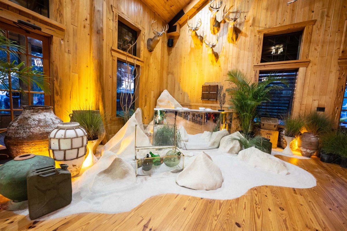 Our custom-made desert food station 🏜️

#setdesign #foodstation #immersivedining #floridaevents #diningexperience #corporateevents