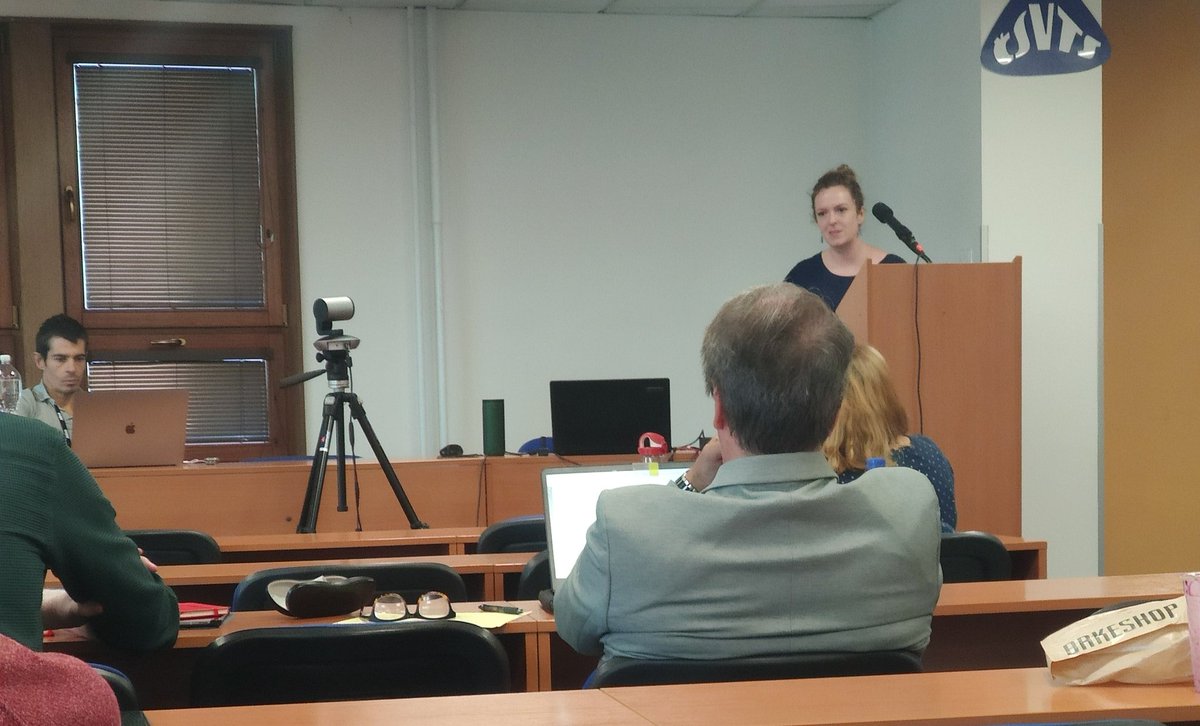 a_mateos_d's tweet photo. Miembros de @cpa_usal presentando ponencia en #ecprgc23 !
Aquí @EmilyBCarty con un paper sobre polarización afectiva y populismo, coautorado con @MarianoTorcal en el panel coordinado por Danilo Serrano @danser86 https://t.co/zDwyhiLQUp
