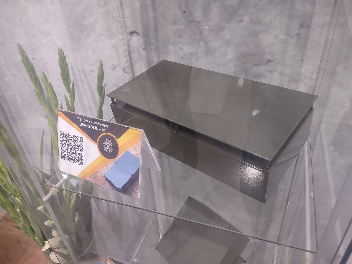 Zbiesu's tweet image. Pangolin-N, czyli niewybuchowa wersja do ochrony Raków i Krabów przed podpociskami artyleryjskimi i bombami zrzucanymi z dronów.

#MSPO2023