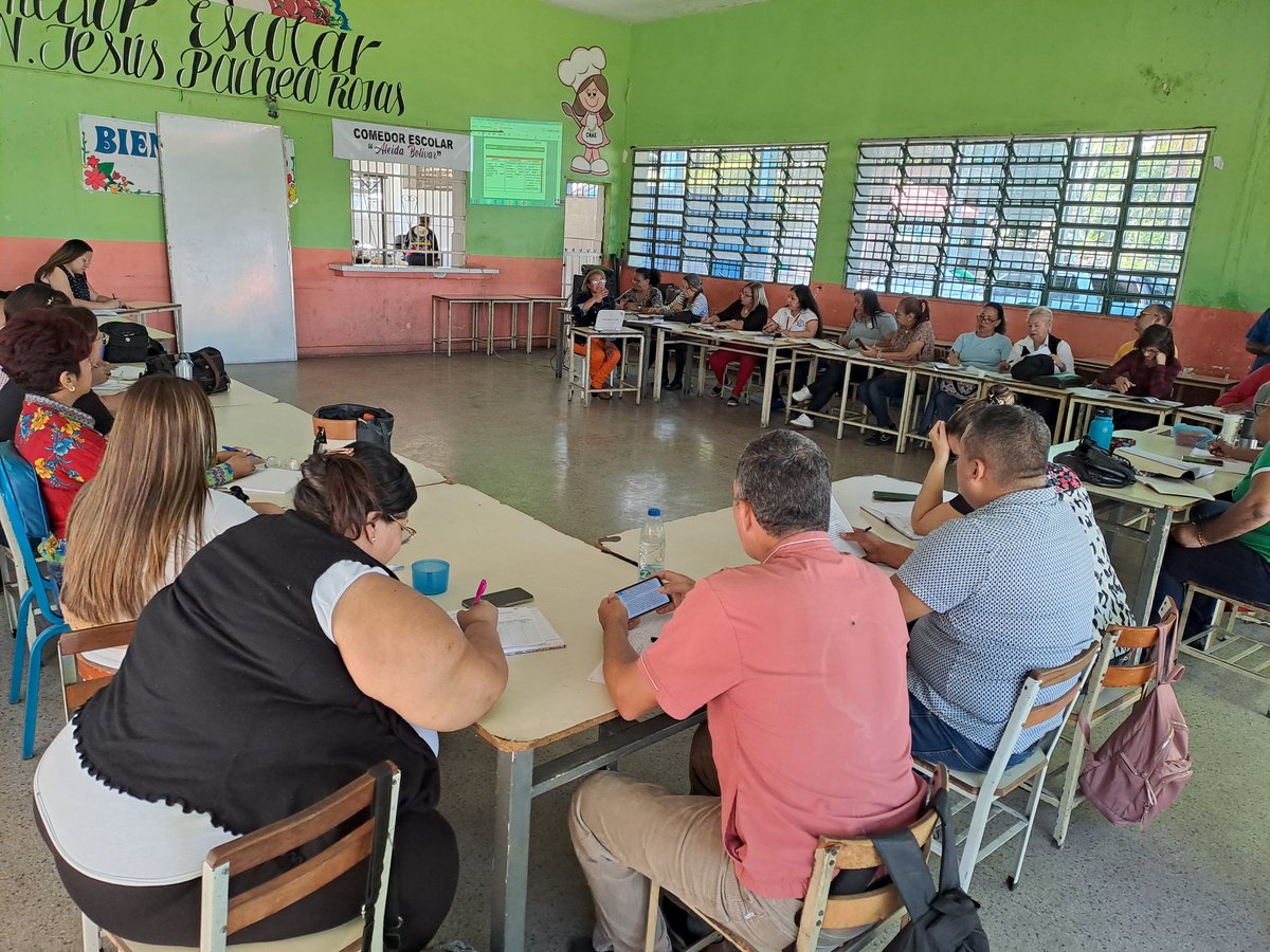 CDCEAragua's tweet photo. #5Sep 
Así  incia el 2do día de jornada de formación con los Directores/as de CDCE Municipales en la U.E.N Jesús Pacheco Rojas. 
#VidaYPazSonLaPremisa 
@NicolasMaduro 
@_LaAvanzadora 
@MPPEDUCACION 
@PiedadQuintana1 
@Soykarinacarpio https://t.co/m8B4VvxOvf