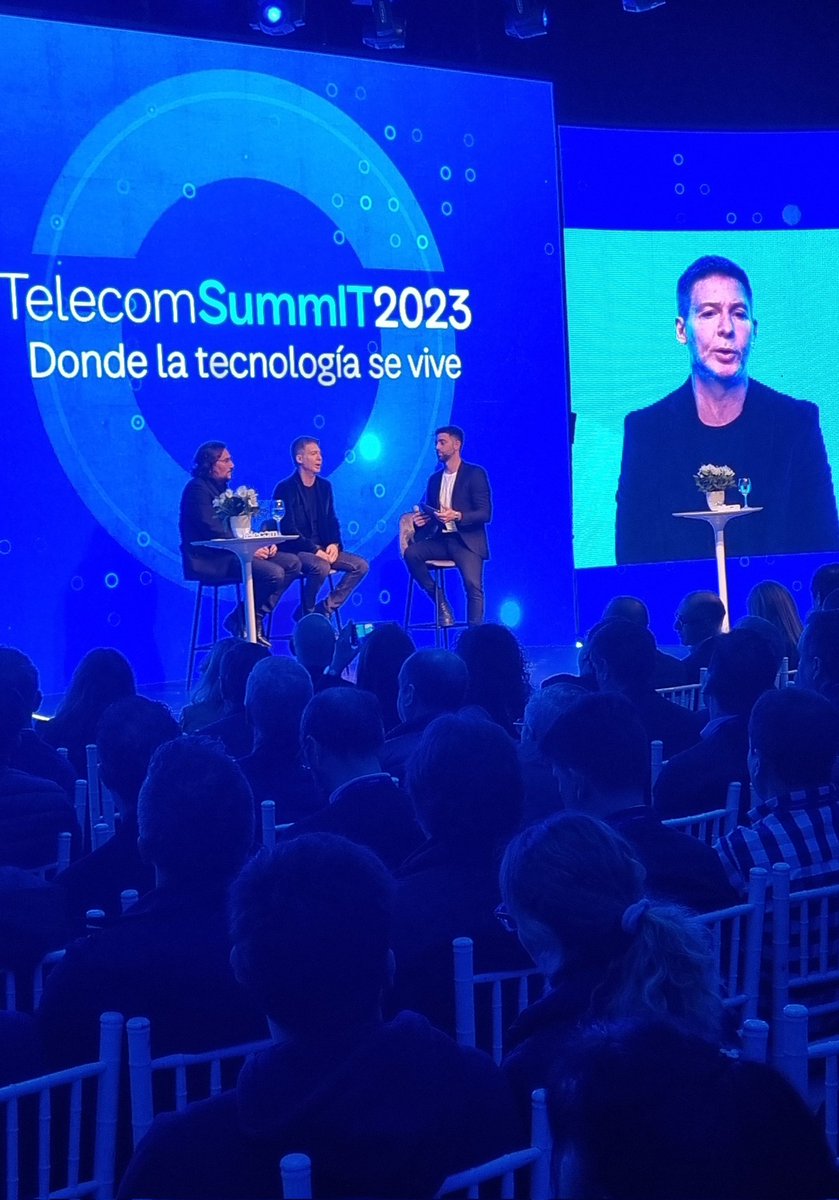 Diego_Fantini's tweet photo. Martin Kweller (KZO) & Adrian Suar (ElTrece) conversan sobre la evolución del entretenimiento. #TelecomSummit 2023 https://t.co/53ojUZevrq