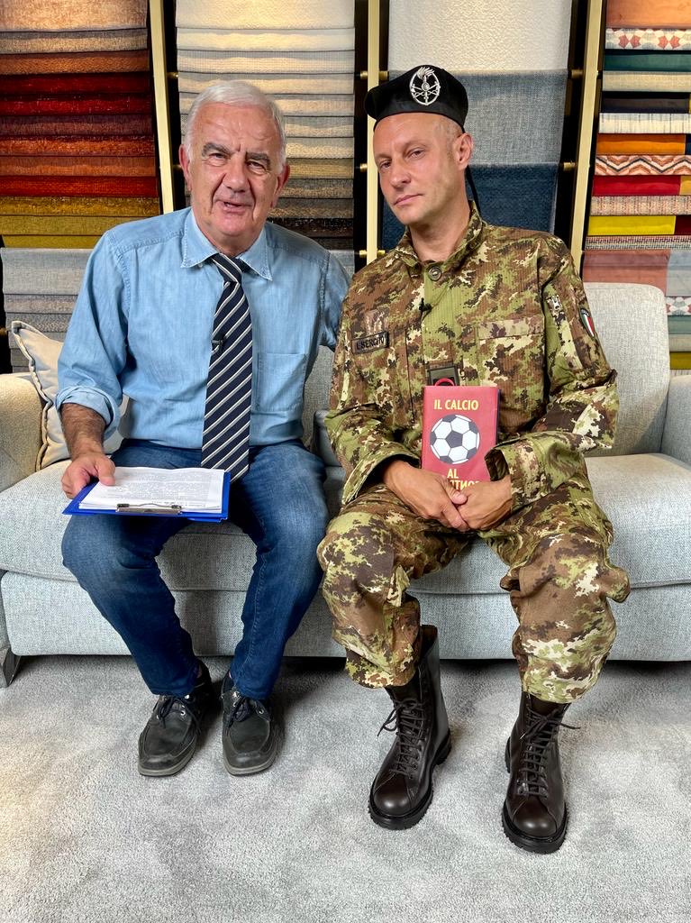 Ieri a Pallone e Sofà il generale Divanacci ha presentato il suo bestseller “ Il calcio al contrario “. Imperdibile #5settembre #Palloneesofa’