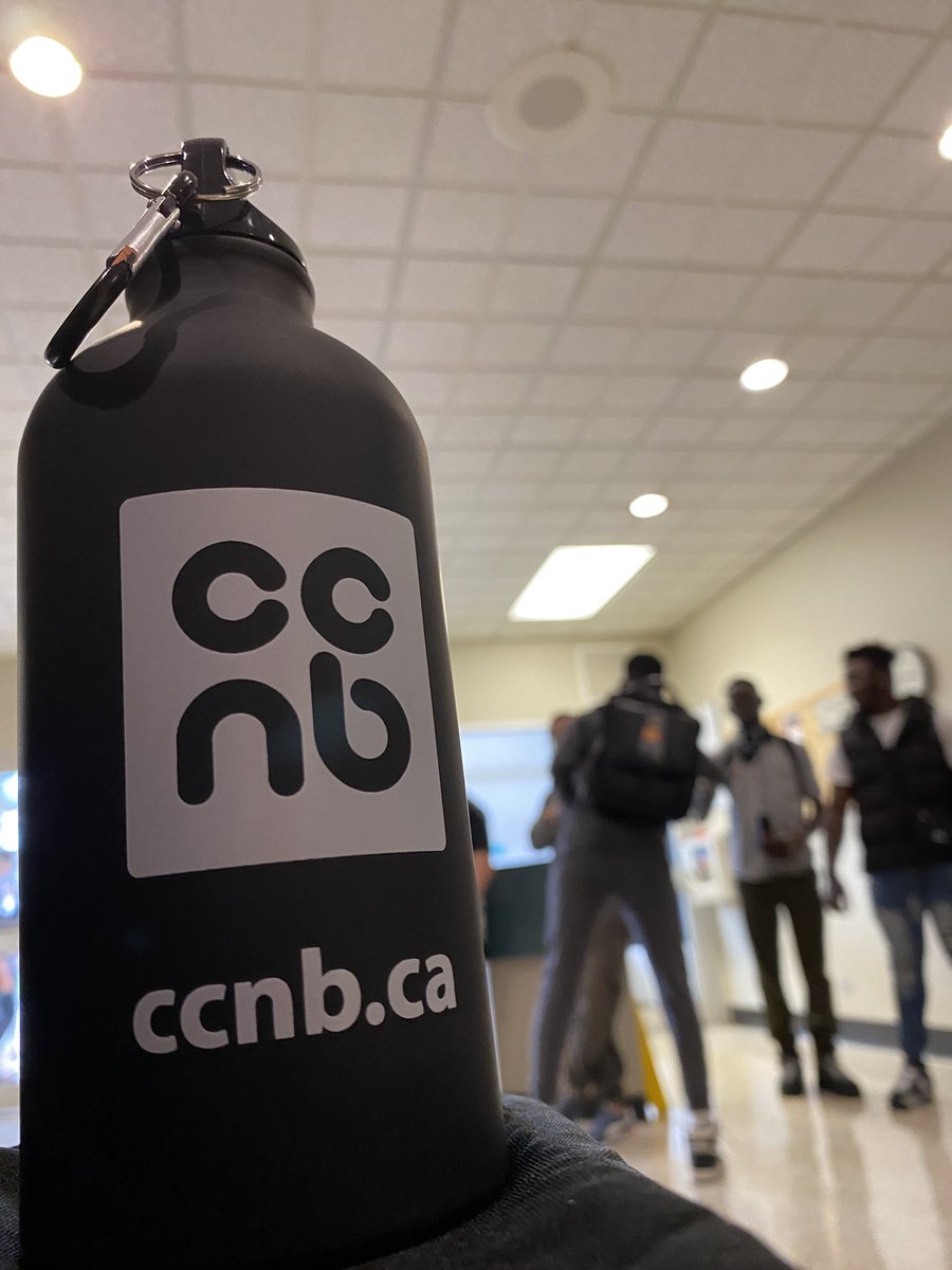 C'est la rentrée ! Souhaitant à toutes et à tous une année collégiale réussie 🚀. Aperçu de nos deux sites à Bathurst ce matin. #RentréeCCNB