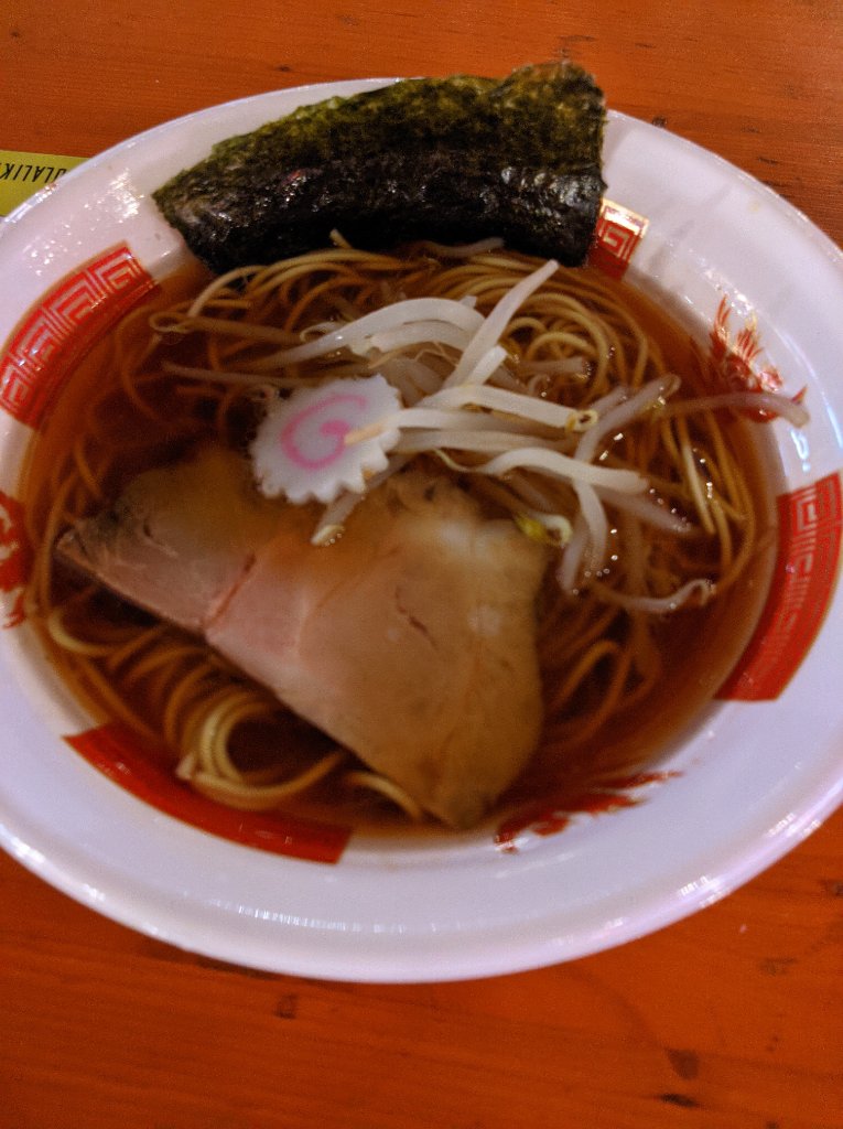 tsukitosake's tweet photo. FULALI KYOBASHI 行ってきた。初訪問。行く時間が遅かったからか空いていた。
「屋台ラーメン つきと」でラーメンとビールを注文。
甘みのある濃い口醤油味で美味しい。麺はストレートで食べ応えがある。外で食べる開放感もまた👍
#FULALI KYOBASHI #京橋 #屋台 #ラーメン https://t.co/13qjZcDOBl