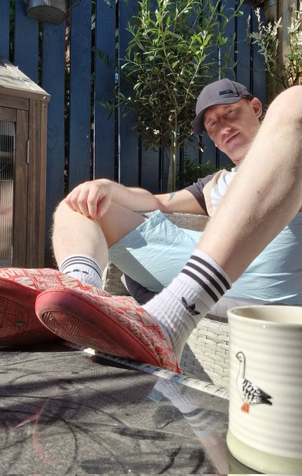 Not sure this sock and slippers combo is a good look, but it's what I'm going with anyway😂 https://t