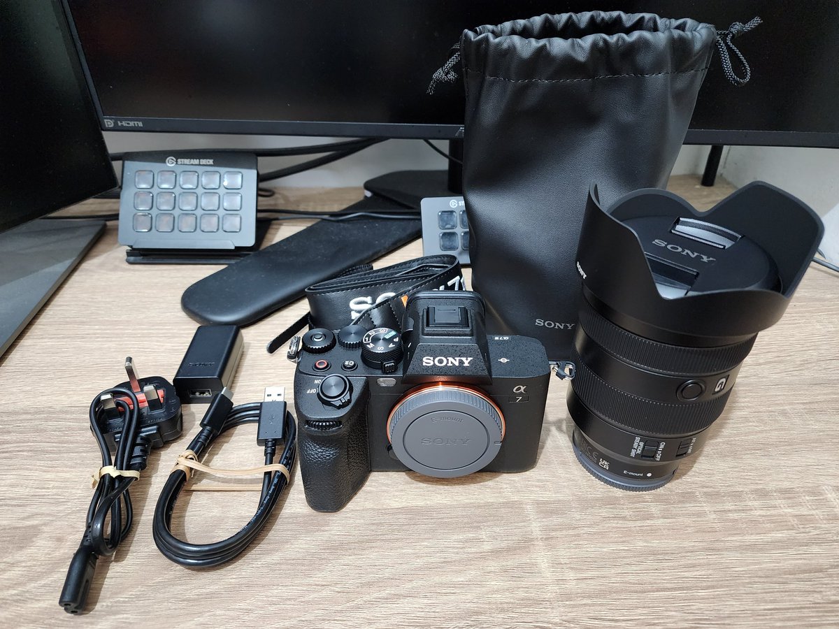 JackyyTV's tweet photo. I've finally decided to get a decent mirrorless camera for taking some better looking pictures than what my phone can do, this is the Sony a7 IV along with a 24-105mm lens!

I've spent way too much money on this investment but here goes nothing, I am actually gonna start learning some proper photography now! 😤