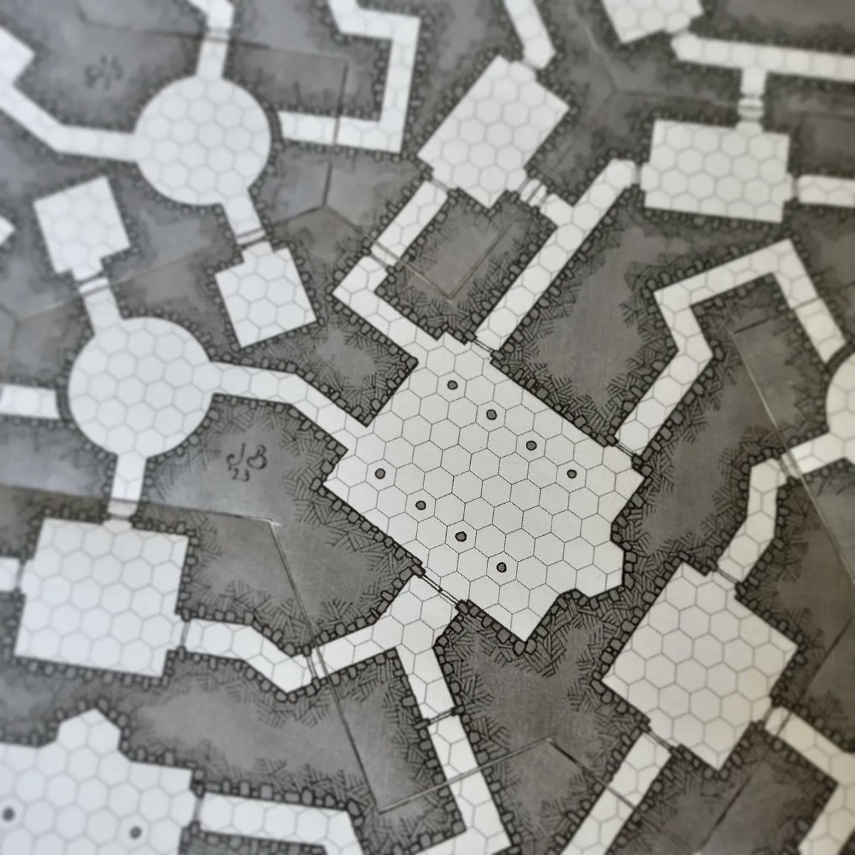 jogbrogzin's tweet photo. First of hopefully many variations of my Aperiodic Hex Dungeon Uni-tile
Thanks @numberphile_official
and @standupmaths
for getting me into these wonderful shapes 🥰
#aperiodicmonotile #einsteinmadhat #dungeontile #numberphile #mattparker #dungeonsanddragons #osrmaps #dnd #rpg https://t.co/uHzZxnvqe2
