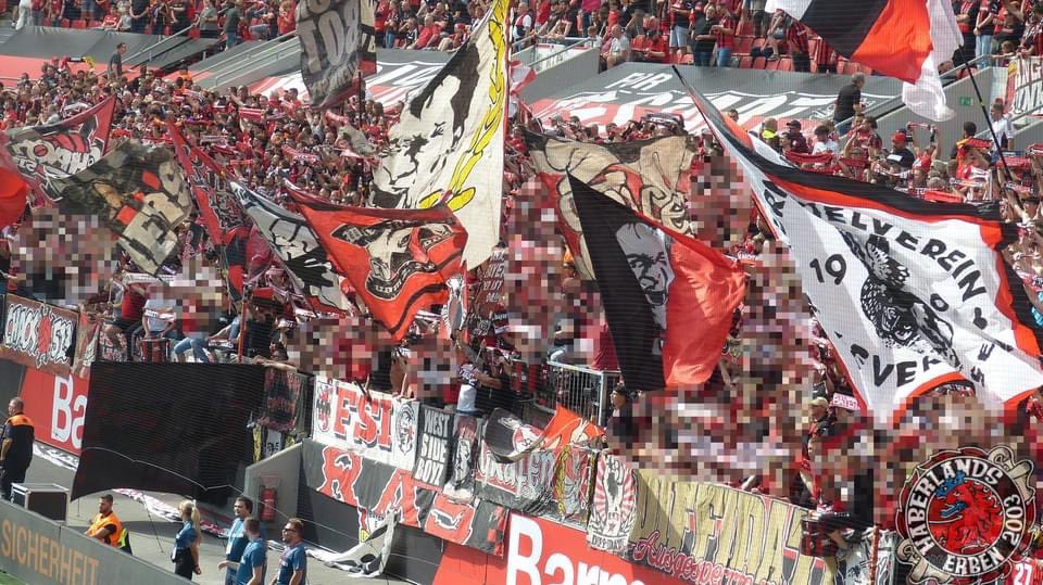 HE_LEV's tweet photo. Besser spät als nie. Unter folgendem Link findet ihr die Bilder vom Heimsieg gegen den SV Darmstadt

https://t.co/6Ns8L2Aj51

#bayer04 #bayerleverkusen
#leverkusen #werkself #farbenstadt #b04svd #svdarmstadt98 #lilien #spieltagsbilder #bundesliga #fußball #bayarena #spitzenreiter https://t.co/XzTqmQ3PjJ