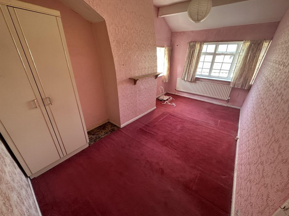 NEW TRADITIONAL AUCTION LOT - 2 BED FRONT FACING BACK-TO-BACK - AUCTION GUIDE PRICE; £65,000
- TWO BEDROOM
- FRONT FACING BACK-TO-BACK
- REQUIRES MODERNISATION
- PARKING SPACE
- COUNCIL TAX - B
- EPC - D
sharpesauctions.co.uk/.../10-low-gre…
#propertyauction #propertyauctioneers