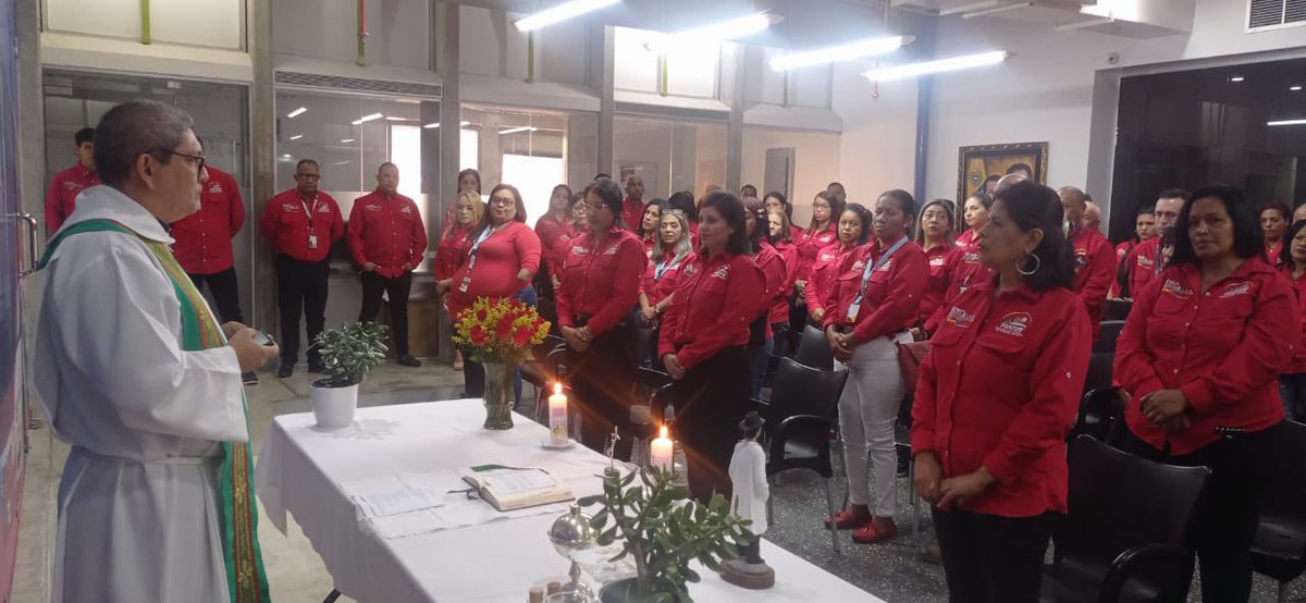 Hoy <a href="/FonturOficialve/">Fontur</a> celebra su aniversario 32 con una Misa para agradecer a Dios y a la fuerza trabajadora por todas las bendiciones y logros alcanzados 🙌🏻.

#VidaYPazSonLaPremisa
#FonturEnLaCalle
#Los32DeFontur

<a href="/NicolasMaduro/">Nicolás Maduro</a> 
<a href="/ELOYSULBARAN/">Eloy Chiquitín</a>