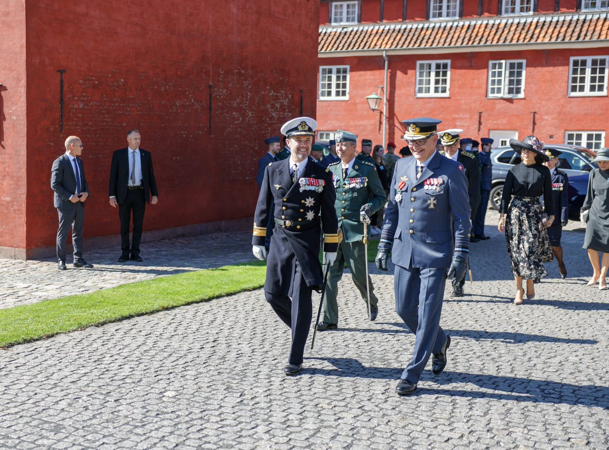 DanishMFA's tweet photo. UM @larsloekke: “I dag fejrer vi flagdag for 15. gang. En vigtig dag, hvor vi hylder og anerkender alle de modige mænd og kvinder, som har ydet en enorm indsats for Danmark ude i verden 🇩🇰.” #Flagdag https://t.co/JrT2iU8IZE