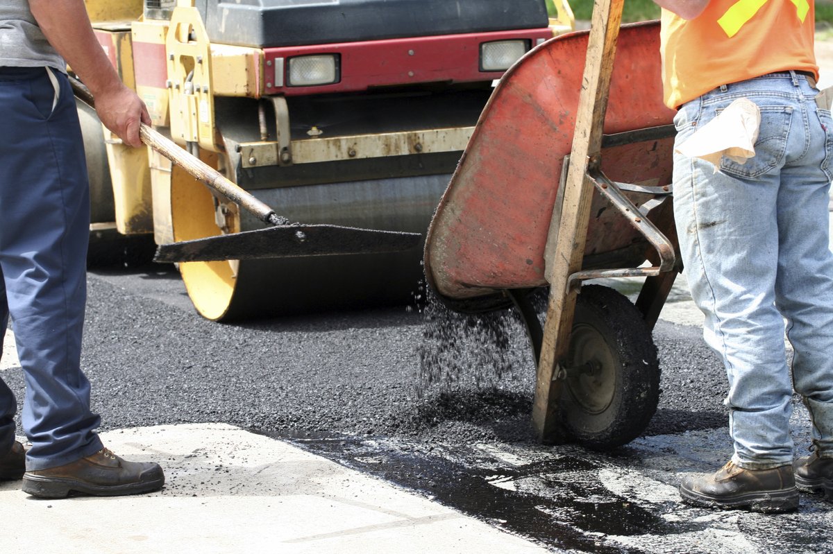westtexpaving's tweet photo. 🚧 Need a smooth ride? 🚗 Our top-notch asphalt paving &amp; repair services are here to transform your driveways and parking lots! Say goodbye to potholes and cracks, and hello to quality surfaces. Get a quote today! 🔧 #AsphaltPaving #DrivewayRepair #MidlandTX #OdessaTX https://t.co/k2wVnYnFEp