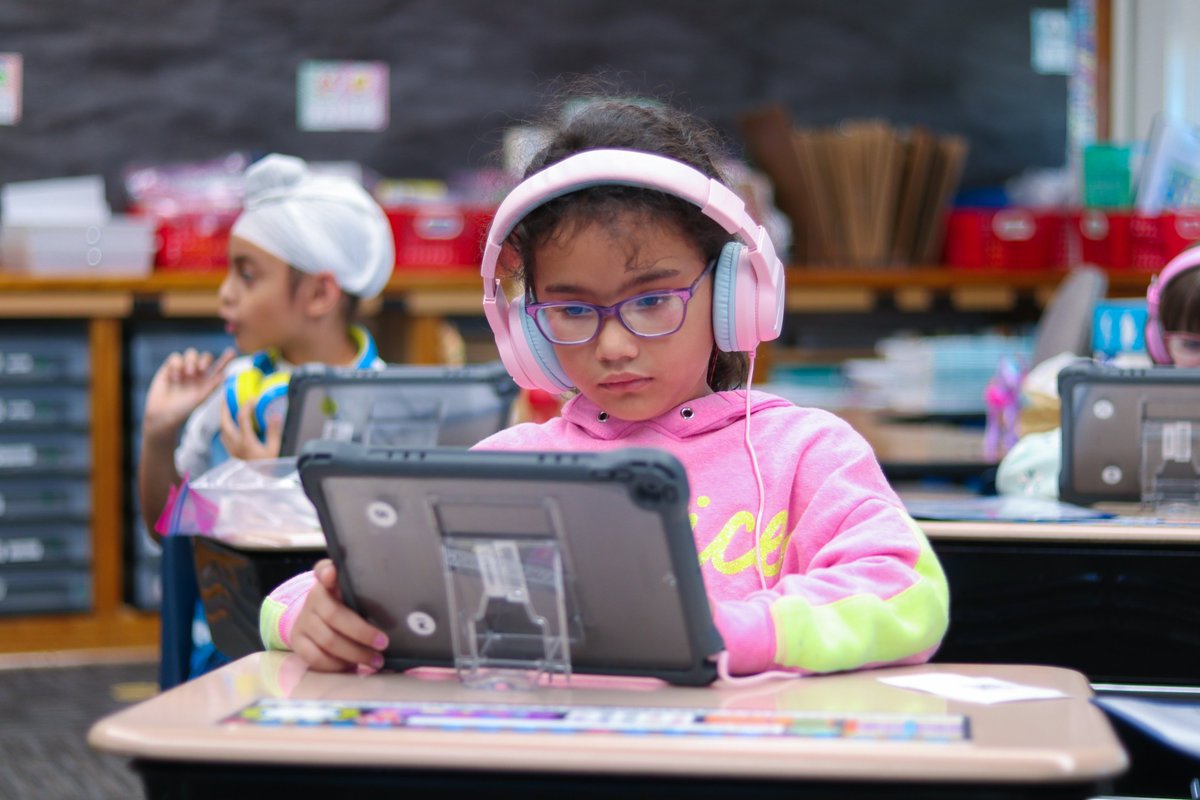 dbqschools's tweet photo. It’s the start of week two after an extended weekend, and we can’t think of a better source of motivation than seeing our students at Irving and Bryant Elementary schools challenging themselves in and out of the classroom. #DBQBackToSchool https://t.co/rhyCWRfEnR