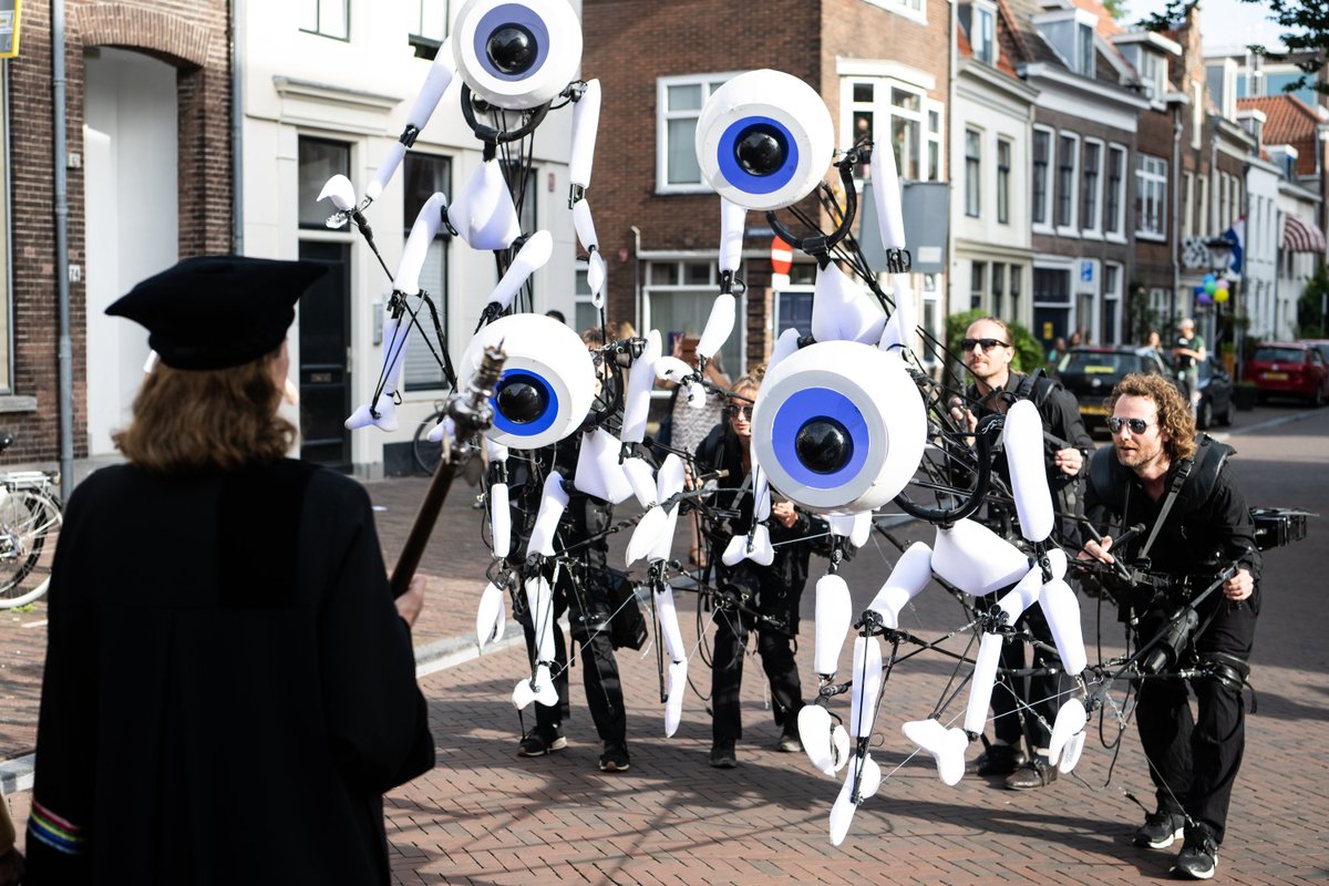 Universiteitsmuseum Utrecht (@umu_museum) on Twitter photo Gisteren werd het academisch jaar <a href="/UniUtrecht/">Utrecht University</a> geopend. Na afloop liepen de hoogleraren en andere genodigden in een lange stoet van de Domkerk naar het Universiteitsmuseum om het nieuwe UMU te openen. Bijzonder om te zien!
📷<a href="/RBOosterbroek/">Robert Oosterbroek</a> Gisteren werd het academisch jaar <a href="/UniUtrecht/">Utrecht University</a> geopend. Na afloop liepen de hoogleraren en andere genodigden in een lange stoet van de Domkerk naar het Universiteitsmuseum om het nieuwe UMU te openen. Bijzonder om te zien!
📷<a href="/RBOosterbroek/">Robert Oosterbroek</a>