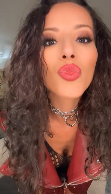 Come kiss me through the phone!  https://t.co/vMZXnjzbFr https://t.co/pHJDkOkxJV<a href="/tag/redcarpet"class="tags"><span>#redcarpet</span></a><a href="/tag/xbiz"class="tags"><span>#xbiz</span></a><a href="/tag/xbizawards"class="tags"><span>#xbizawards</span></a><a href="/tag/x3"class="tags"><span>#x3</span></a><a href="/tag/angeldark"class="tags"><span>#angeldark</span></a><a href="/tag/x3show"class="tags"><span>#x3show</span></a>