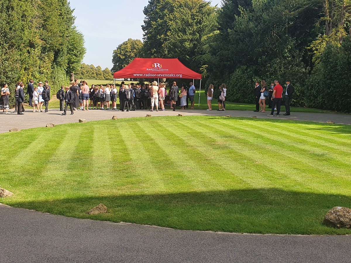 radnorsevenoaks's tweet image. Welcoming our new joiners to our Senior School and Sixth Form this afternoon for their orientation. It is lovely to see you all! #rh7 #discoverradnor #startofterm #seniorschool #sixthform #newadventure