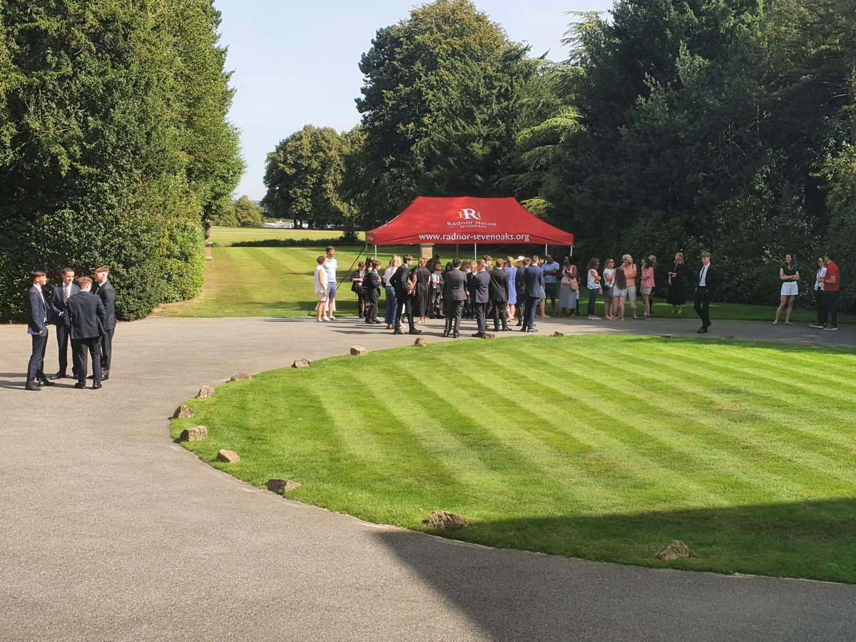 radnorsevenoaks's tweet image. Welcoming our new joiners to our Senior School and Sixth Form this afternoon for their orientation. It is lovely to see you all! #rh7 #discoverradnor #startofterm #seniorschool #sixthform #newadventure