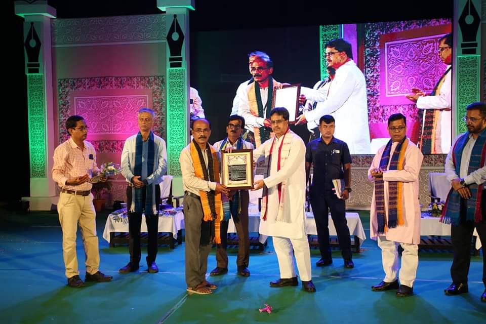 deo_dhalai's tweet photo. Congratulations Sri Sukumal Kanti Das, Retired Headmaster of Dalubarigate Class XII School for getting this Award. 

#Tripura
#TeachersDay2023 https://t.co/mUi2W5lpAV