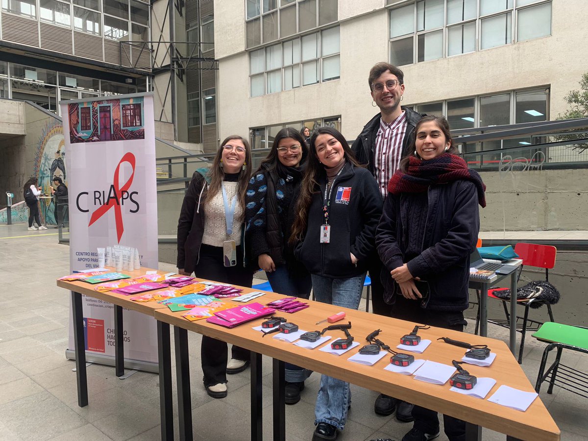 SeremiSaludRM's tweet photo. Hoy, realizamos operativo de test rápido de #VIH en conjunto con la Unidad de Genero y Diversidad de la @ucentral_cl hasta las 14 hrs. Durante este operativo apoyan voluntarios de obstetricia de la @uandresbello
#HazteElTest #Criaps https://t.co/4eJp5RpVPQ