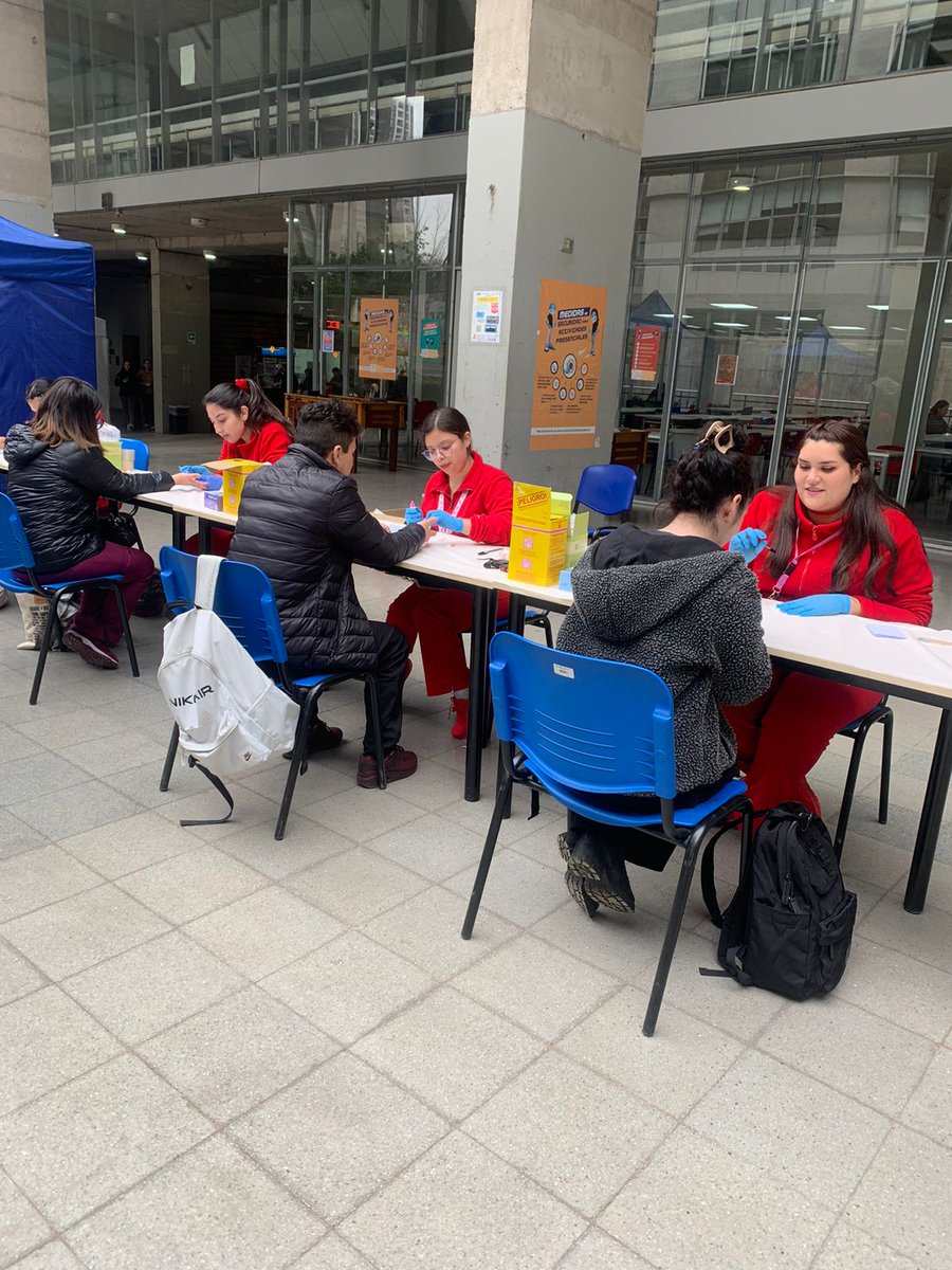 SeremiSaludRM's tweet photo. Hoy, realizamos operativo de test rápido de #VIH en conjunto con la Unidad de Genero y Diversidad de la @ucentral_cl hasta las 14 hrs. Durante este operativo apoyan voluntarios de obstetricia de la @uandresbello
#HazteElTest #Criaps https://t.co/4eJp5RpVPQ