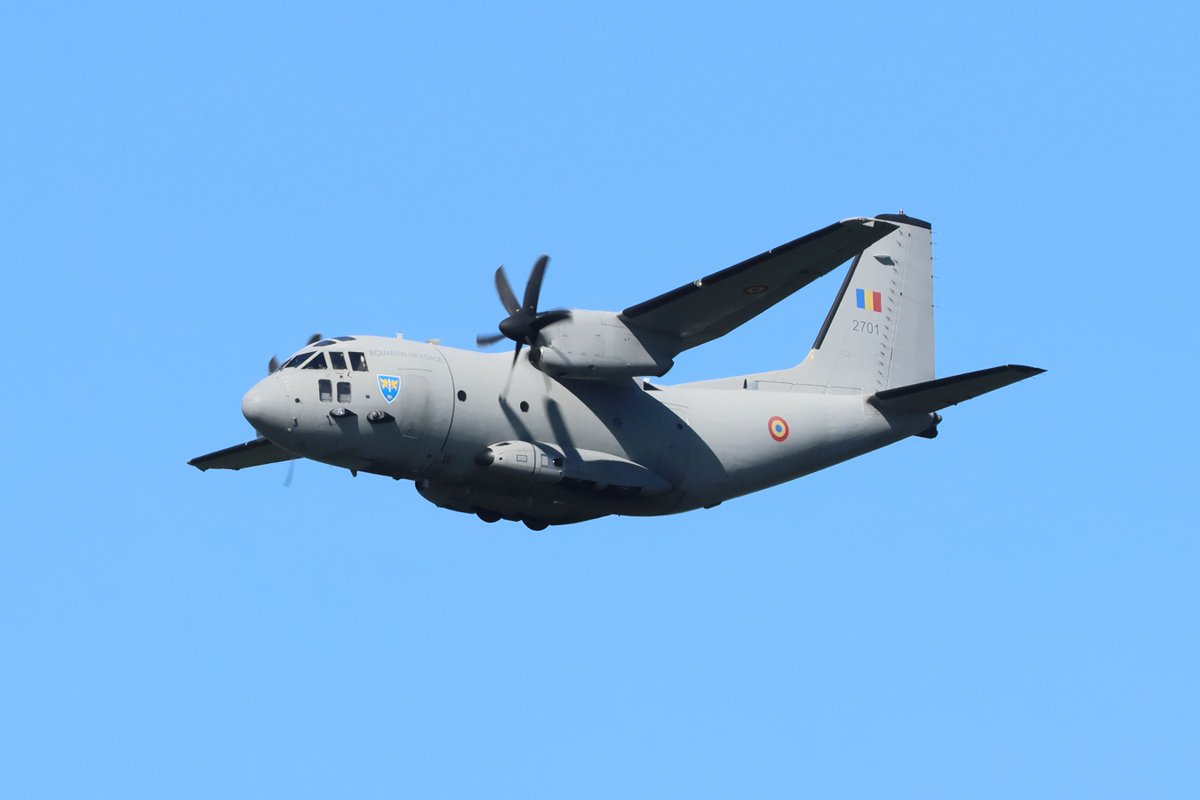 Basdelaat77's tweet photo. 1/2 Impressive low-level flyby #FALCONLEAP2023

🇳🇱RNLAF C-130H Hercules G-275
🇷🇴Romanian Air Force Alenia C-27J Spartan
🇮🇹Italian Air Force C130J Hercules MM62179 
🇳🇱RNLAF C-130H Hercules G-988

#NLspot #watvliegter
@scan_sky
#aviation #avgeek #aviationphotography https://t.co/UcOrXXuqtg