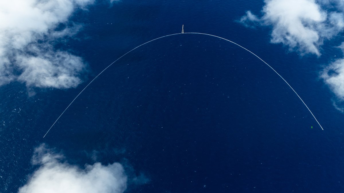 TheOceanCleanup's tweet photo. System 03, Josh, is ≈2.2km (1.4 mi) long and has a retention zone (where plastic is collected) of 87m (285 ft).

We added a standard tennis court in this image for scale; can you spot it? https://t.co/xpYIFJ4cb3