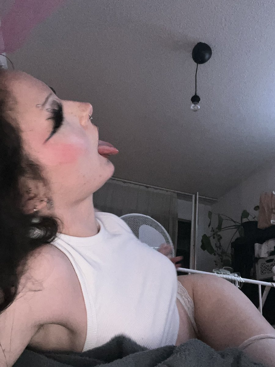 evahlila's tweet photo. 😛 https://t.co/xojUalyXn2