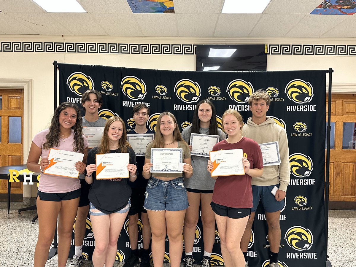 RLSD_Beavers's tweet photo. Congratulations to these @RHS_beavers seniors for receiving The University of Rochester and Rochester Institute of Technology Awards this morning. Teachers nominate students for these awards based on GPA, test scores, achievements and teacher recommendations.

#WeAreRiverside https://t.co/pBy2WLJ2vL