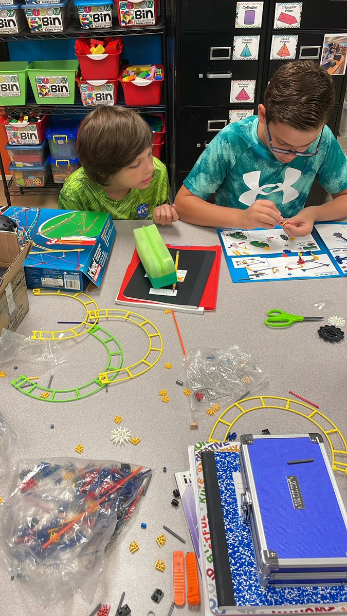teggedunn's tweet photo. We ❤️ #makerspace !! These creative 5th grade kiddos are love the chance to #collborate #create and #code during #STEAM today! @DunnPrincipal #dunnsteamlab #dunndolphins #engineers https://t.co/dQVyDX4lfW