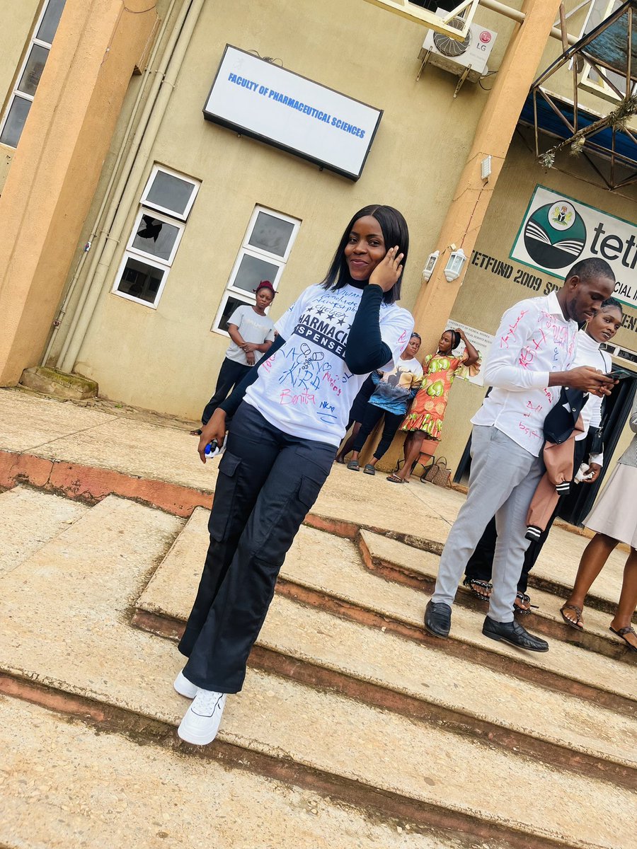 Julesofhertime's tweet photo. 6years of Pharmacy school!🧪🥼💊
I made it!!!😁
To the Glory of God🙌🏼
#pharmacistdispensed
#UNN
#Rx22
#pharmacist💊
#Julesofhertime🌹 https://t.co/bF25cPCxID