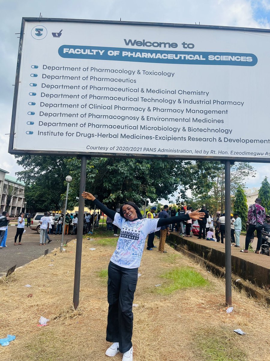 Julesofhertime's tweet photo. 6years of Pharmacy school!🧪🥼💊
I made it!!!😁
To the Glory of God🙌🏼
#pharmacistdispensed
#UNN
#Rx22
#pharmacist💊
#Julesofhertime🌹 https://t.co/bF25cPCxID