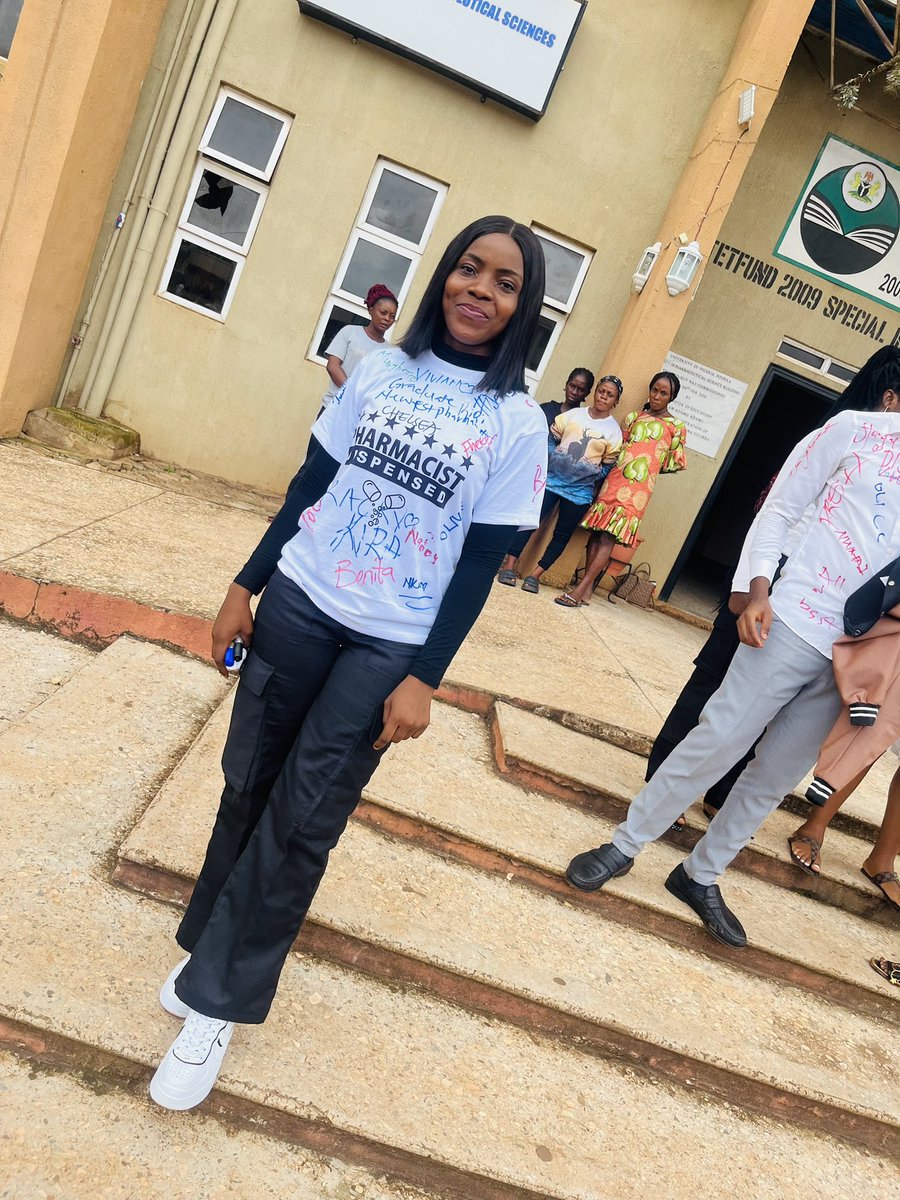 Julesofhertime's tweet photo. 6years of Pharmacy school!🧪🥼💊
I made it!!!😁
To the Glory of God🙌🏼
#pharmacistdispensed
#UNN
#Rx22
#pharmacist💊
#Julesofhertime🌹 https://t.co/bF25cPCxID