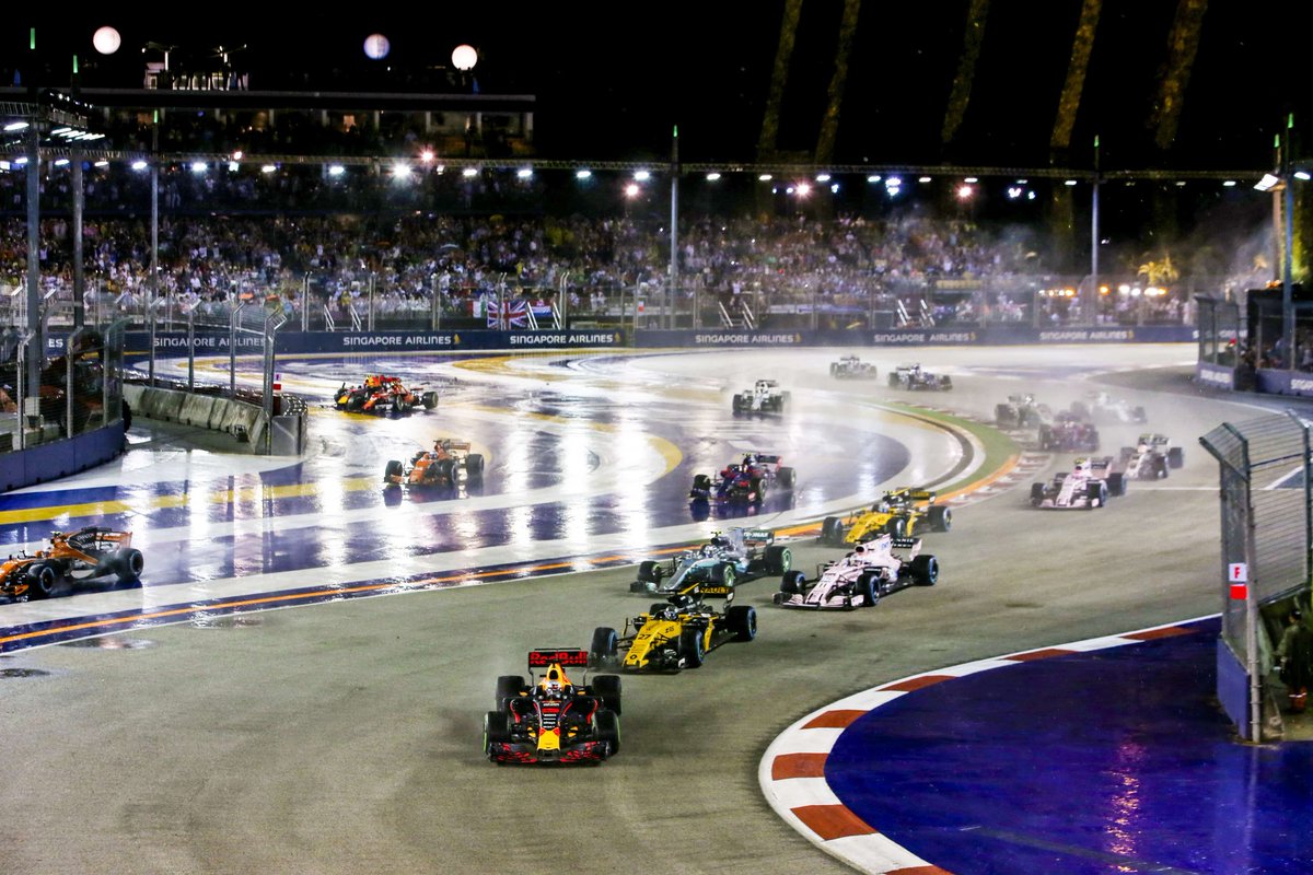 F1_Papi's tweet photo. 3- El GP de Singapore tendrá el formato tradicional

Viernes
- FP1
- FP2

Sabado
- FP3
- Quali
- Leclerc al muro

Domingo:
- Carrera
- Hamilton llora
- Himno de Países Bajos
- Le roban el reloj a un piloto de Ferrari
- "Volveremos más fuertes"

Lunes:
- Stroll cruza la meta https://t.co/pVXCNuh1l6