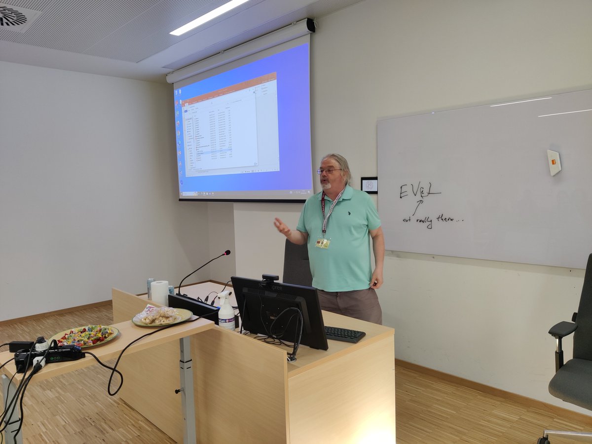 The one and only Patrick Juola (<a href="/juola/">Patrick Juola</a>) is closing the second day of our Summer School with the first part of a lecture-laboratory on "Stylometry and the problem of Coauthorship". Always a pleasure to interact and learn from Patrick! 🤩🤯🍬