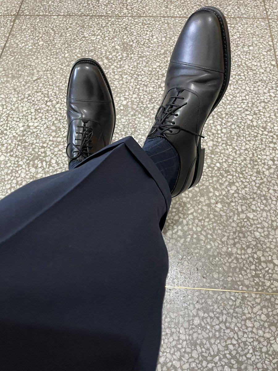 Kevinxi76's tweet photo. 我喜欢中年的奴。#皮鞋 #西裤 #正装 #中年 #大叔 https://t.co/mRopfl5yRV
