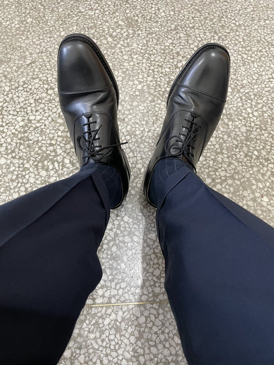Kevinxi76's tweet photo. 我喜欢中年的奴。#皮鞋 #西裤 #正装 #中年 #大叔 https://t.co/mRopfl5yRV