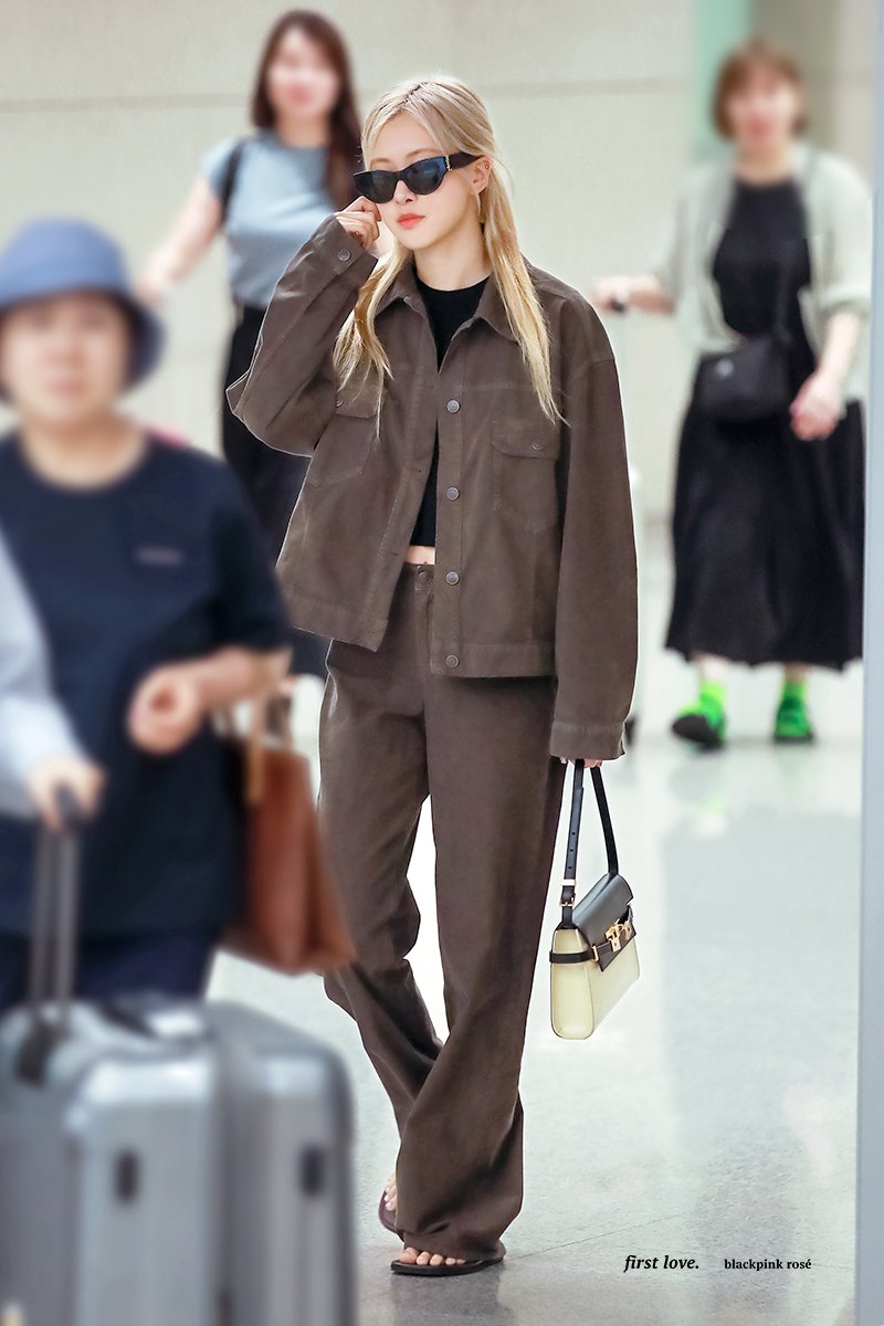 firstlove_rose's tweet photo. 230830 ICN

🤎 https://t.co/nwe3a6WxLH

#블랙핑크 #로제
#BLACKPINK #ROSÉ
@BLACKPINK https://t.co/IIv7zy2ZEJ